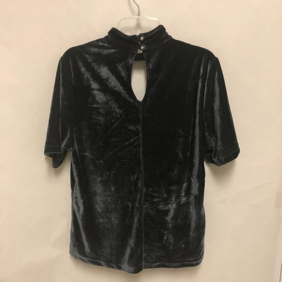 β€οΈ πHPπ Tart Keyhole Crushed Velvet Blouse - Picture 5 of 8